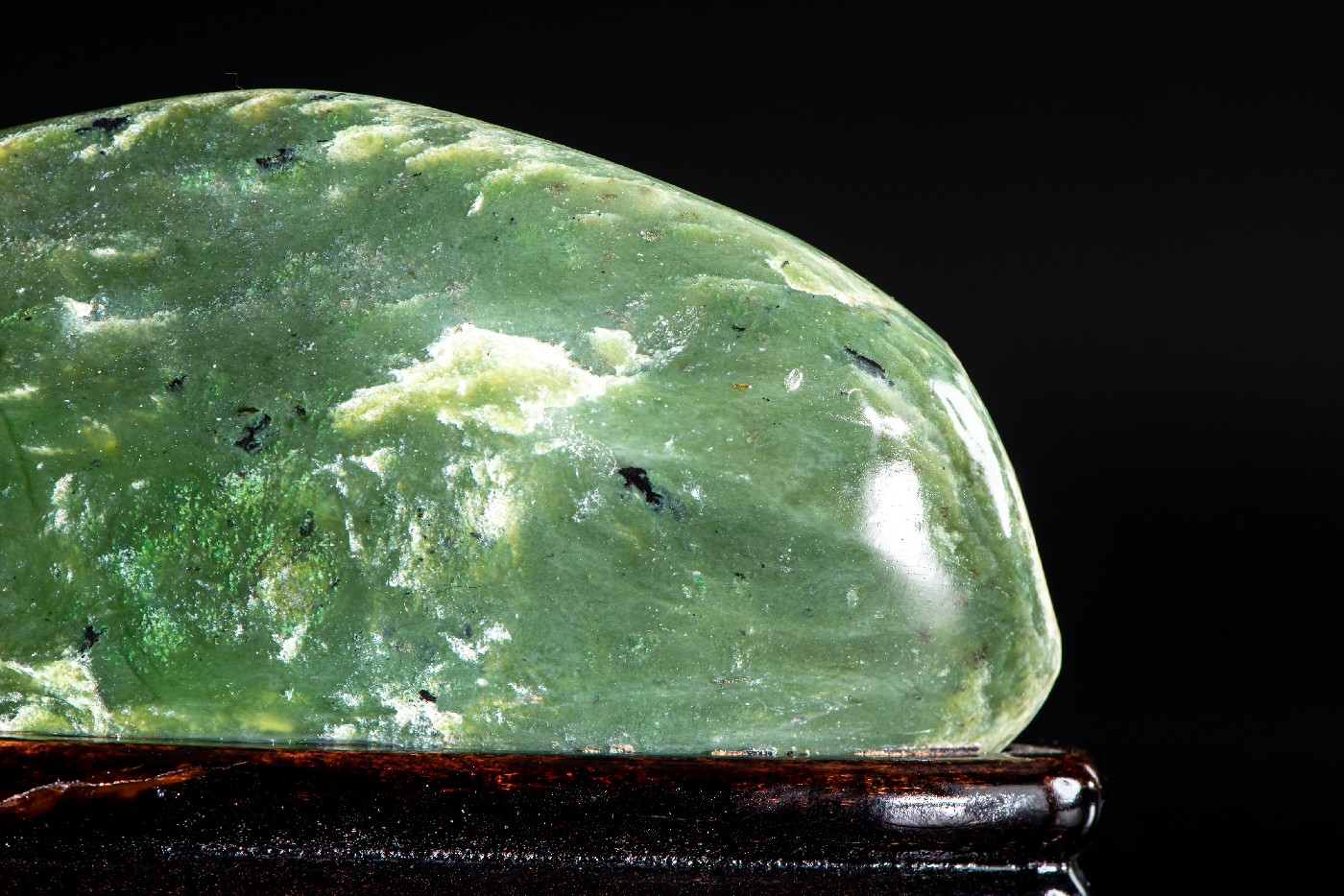 Superior Quality Taiwan Jade Viewing Stone  (B2-003)