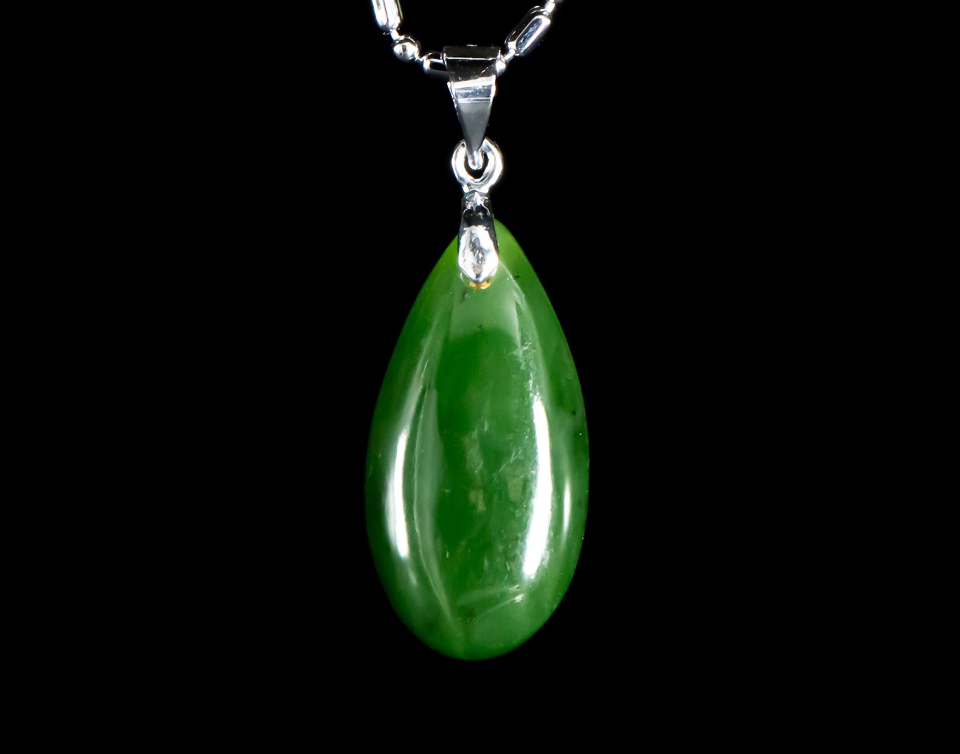 Enchanting Forest Dewdrop Taiwan Jade Pendant necklace 