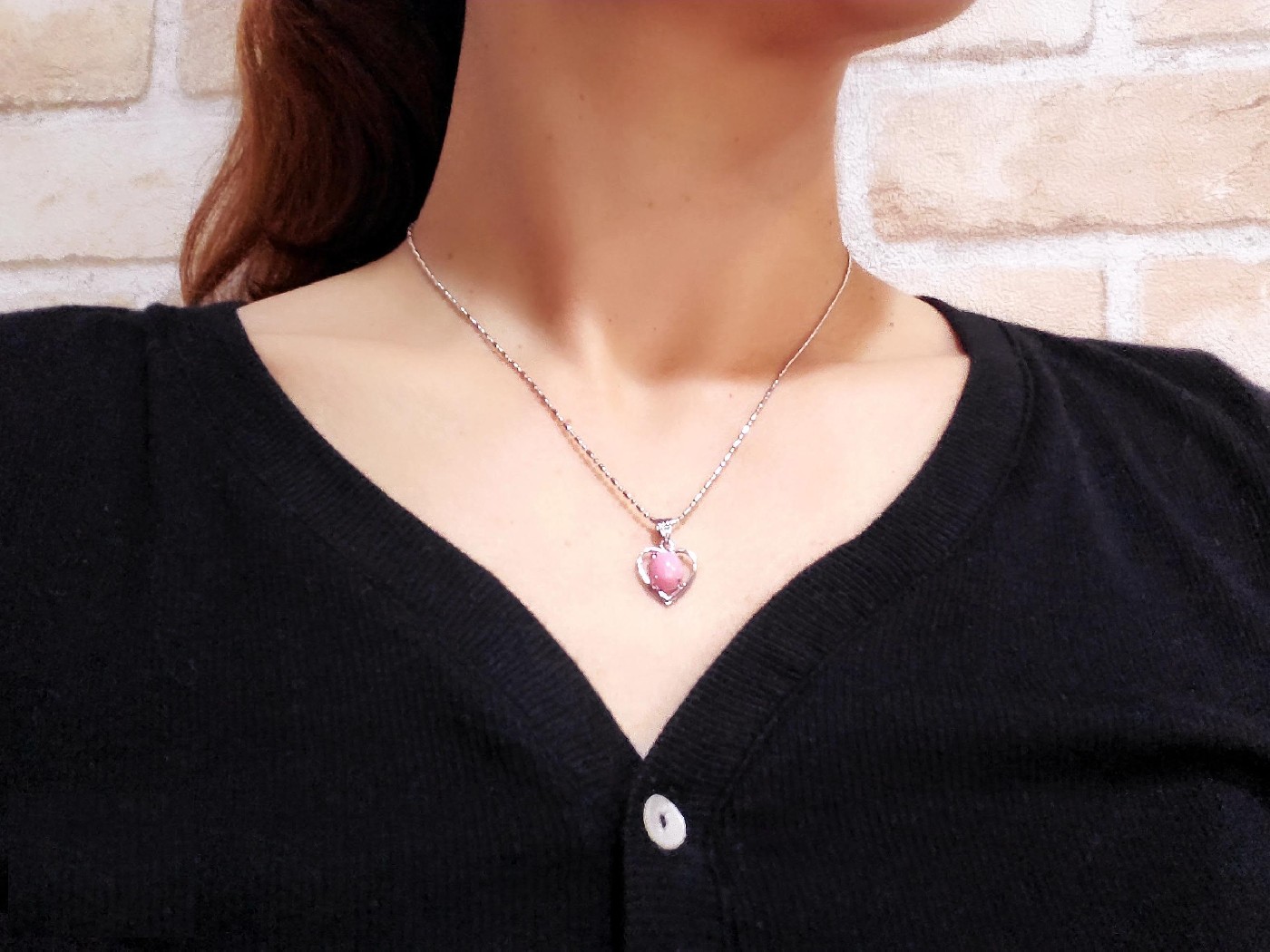 Exquisite Taiwan Rose Stone Pendant Necklace